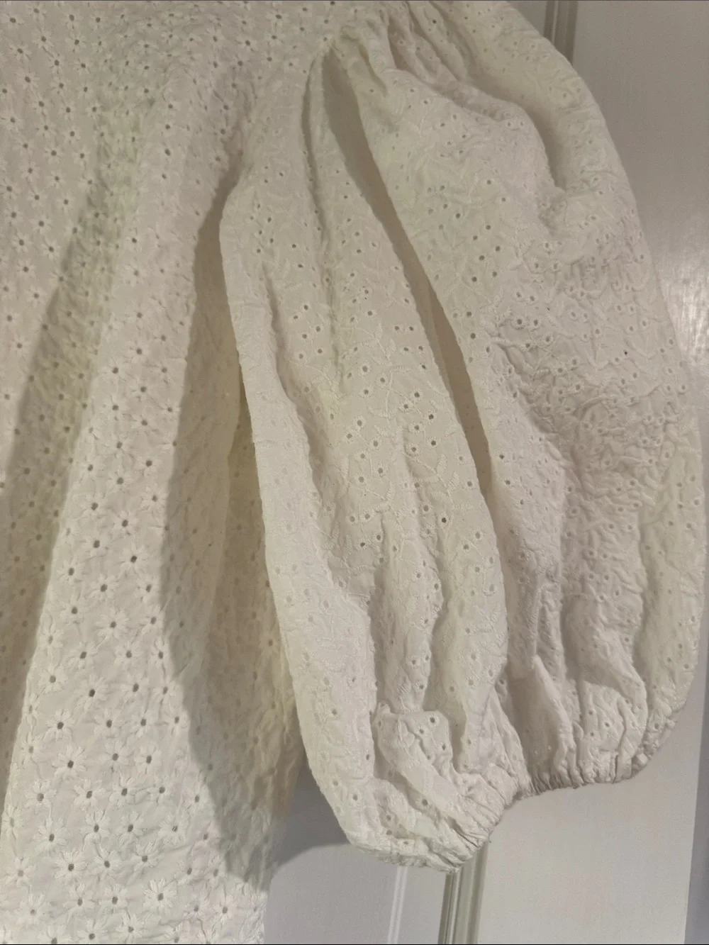 Zara White Eyelet Puff-Sleeve Blouse 100% cotton size Small